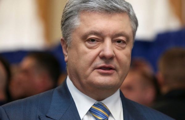 <br />
Порошенко присвоил главе СБУ звание героя Украины<br />
