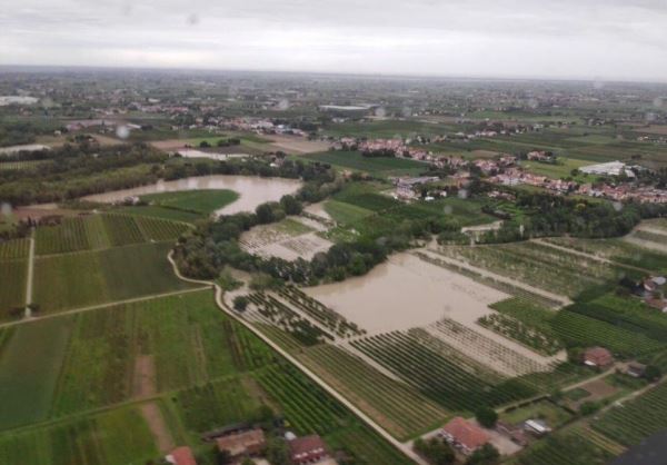 <br />
Наводнение в Италии. Начало лета в Европе омрачил сильный шторм<br />

