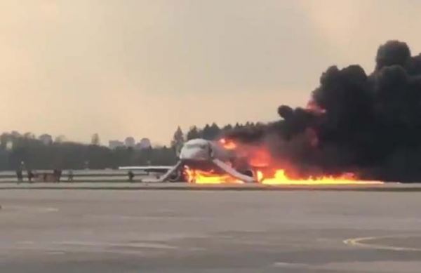 Из-за удара молнии в Шереметьево аварийно сел и загорелся самолет: погиб 41 человек