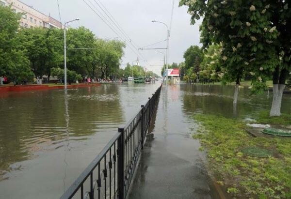 Сильный дождь вызвал потоп в белорусском Гомеле
