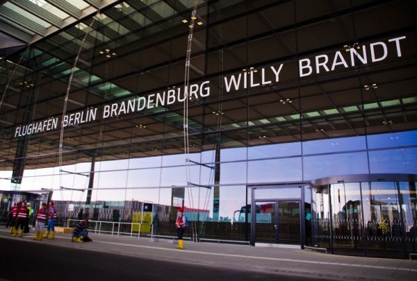 <br />
Запуск нового аэропорта в Берлине снова отложили. Никто не верит, что его вообще достоят<br />
