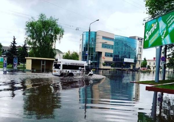 Сильный дождь вызвал потоп в белорусском Гомеле